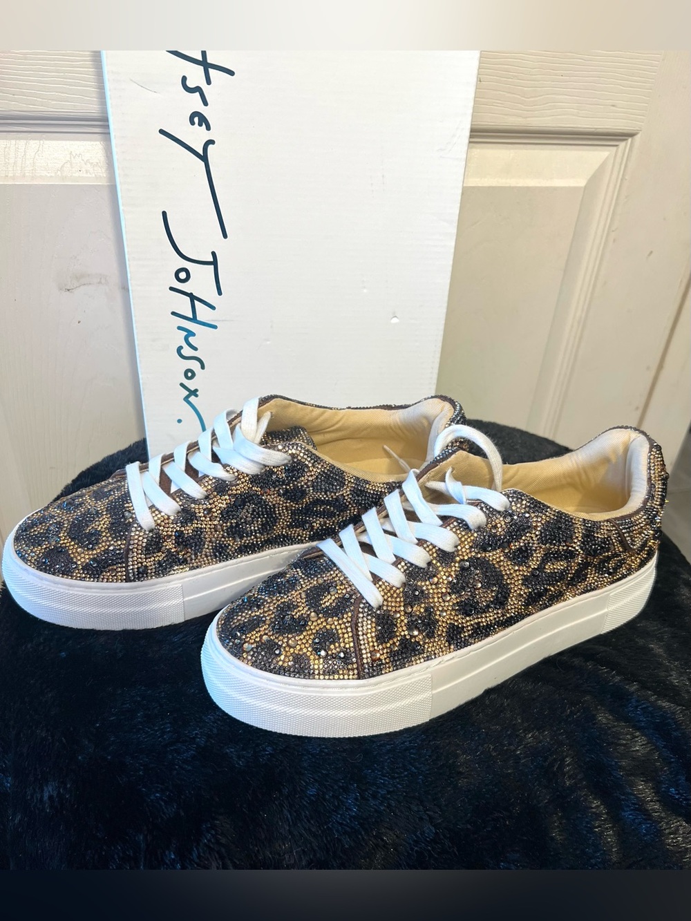 đBetsey Johnson Sidny Leopard Rhinestone Embellished Platform Sneakers-NIB-SZ 10 - Picture 12 of 15